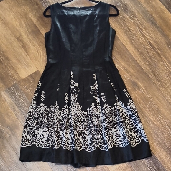 Leslie Fay Black Mini Dress White Floral Detail - Picture 4 of 4